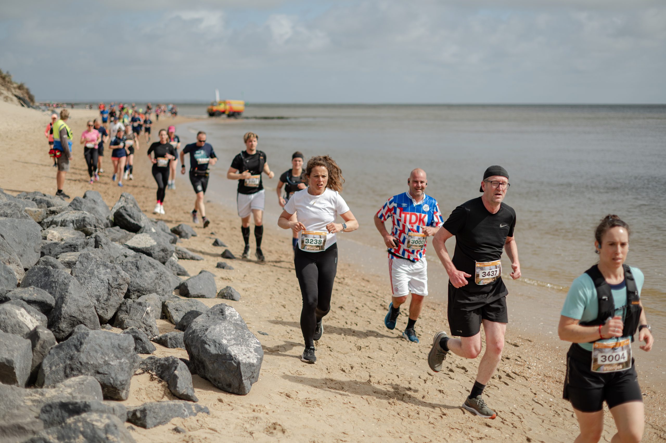 Deelnemers aan de Vuurtorenloop op Vlieland